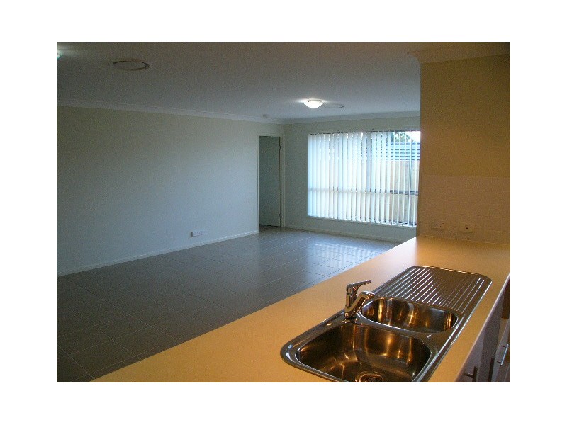 5 Rymera Crescent, Wakerley QLD 4154