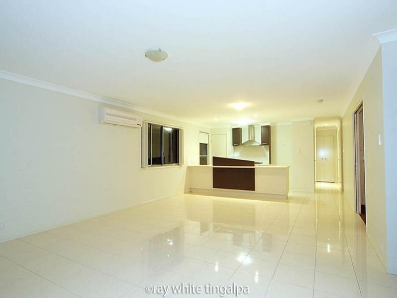 10 Rymera Crescent, Wakerley QLD 4154