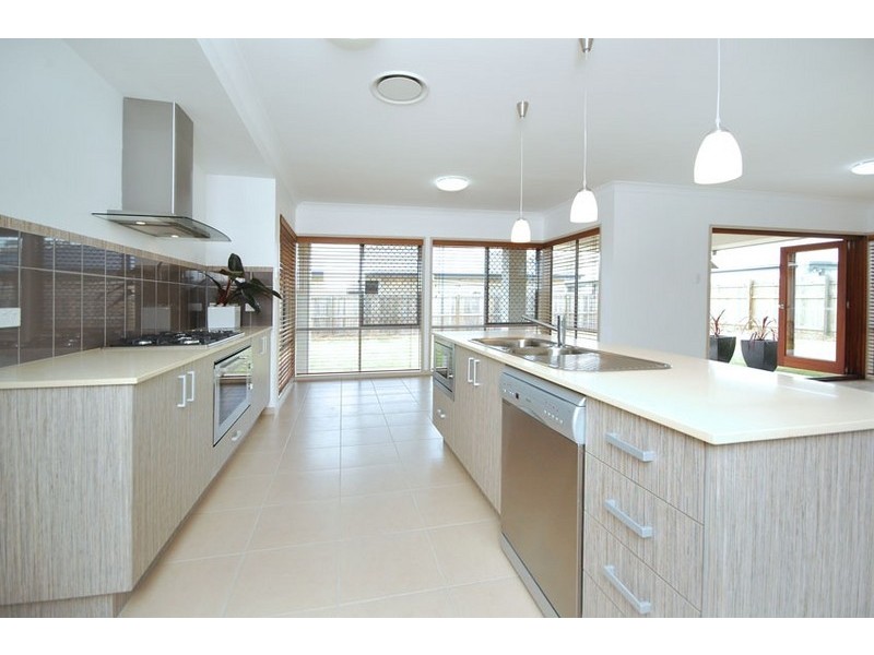 4 Paperbark Place, Wakerley QLD 4154