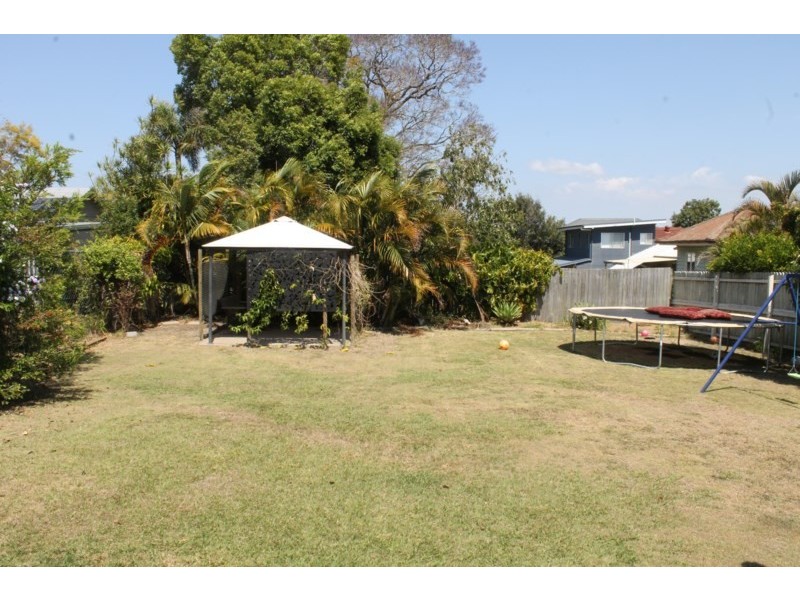 6 Roseberry Parade, Wynnum West QLD 4178