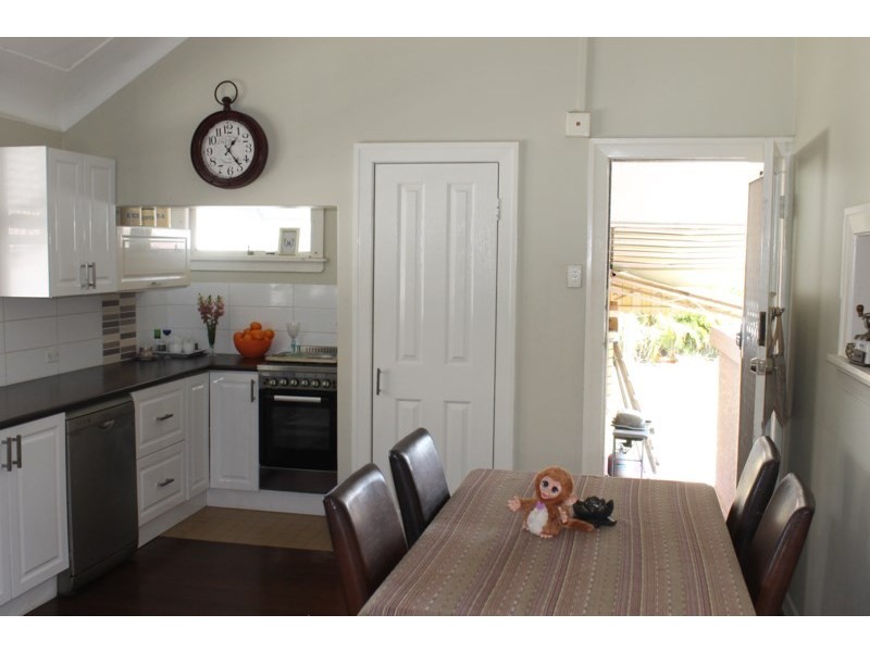 6 Roseberry Parade, Wynnum West QLD 4178