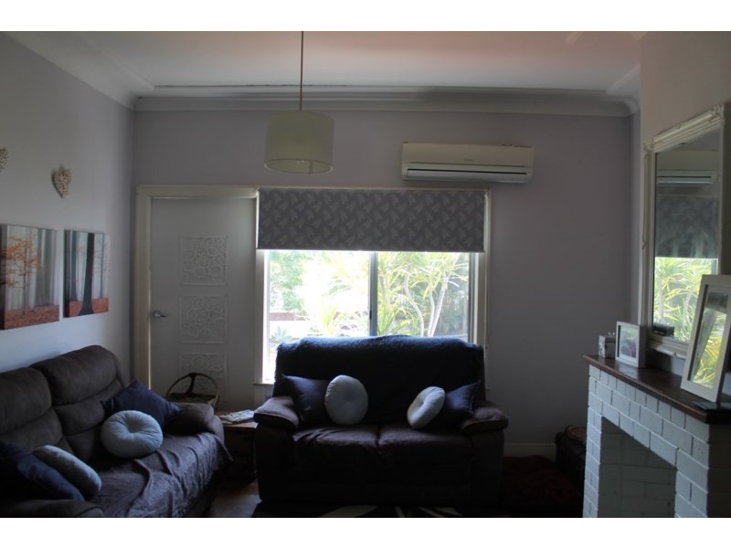 6 Roseberry Parade, Wynnum West QLD 4178