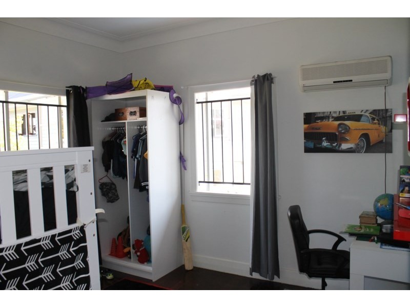 6 Roseberry Parade, Wynnum West QLD 4178