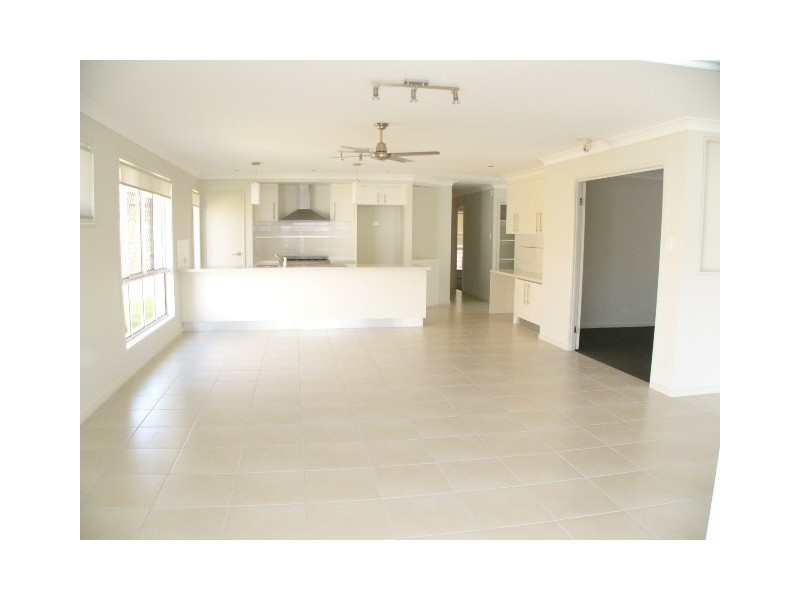 43 Rymera Crescent, Gumdale QLD 4154