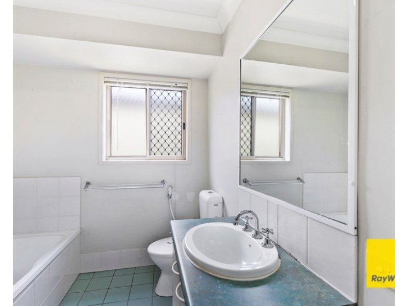 16 School Road, Wynnum West QLD 4178