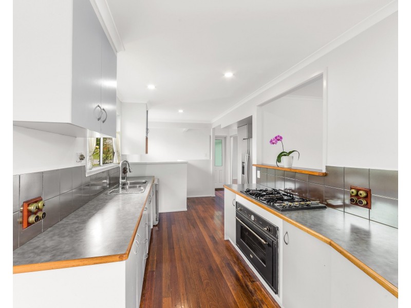 30 Bernays Road, Wynnum West QLD 4178