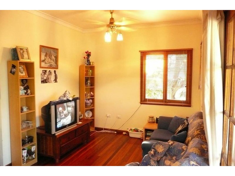 32 Bernays Road, Wynnum West QLD 4178