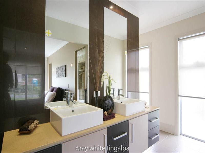 4 Red Gum Crescent, Wakerley QLD 4154