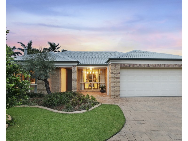 8 MITCHELL Place, Belmont QLD 4153