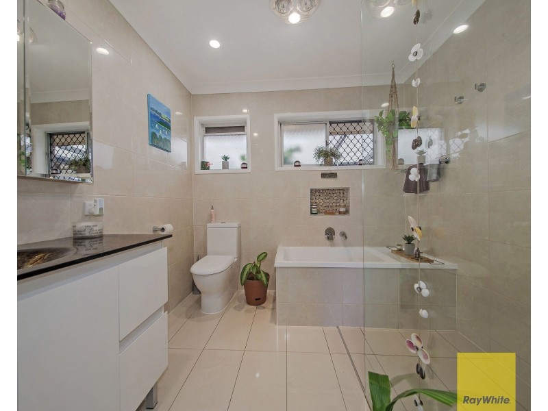 19 Gateway Street, Wynnum West QLD 4178