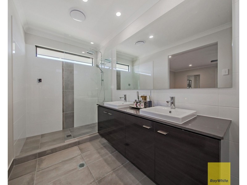 5 Majestic Crescent, Hemmant QLD 4174