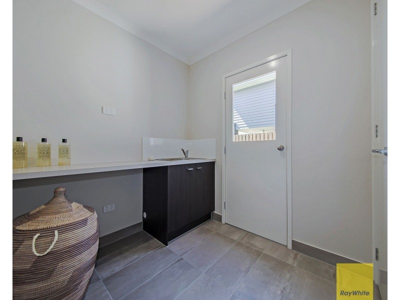 5 Majestic Crescent, Hemmant QLD 4174
