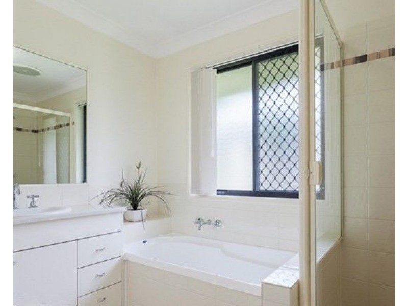 1 Letitia Close, Wakerley QLD 4154