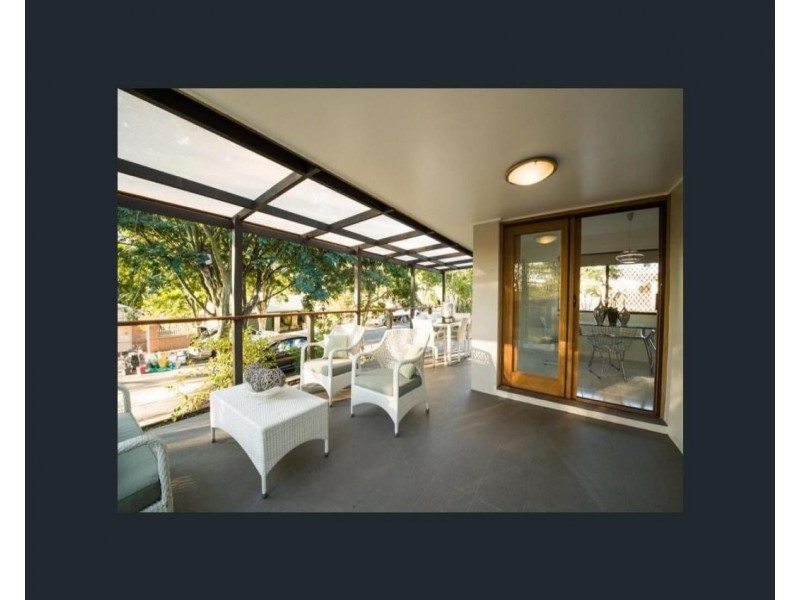 1 Carbora Street, Mansfield QLD 4122