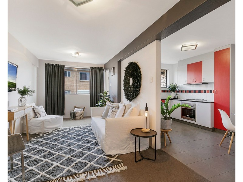 1/72 Kitchener Street, Coorparoo QLD 4151