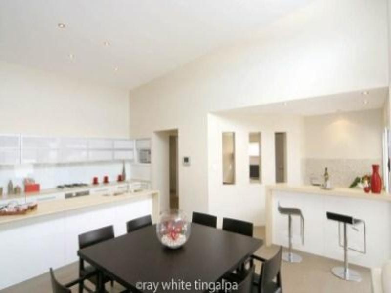 4 Red Gum Crescent, Wakerley QLD 4154