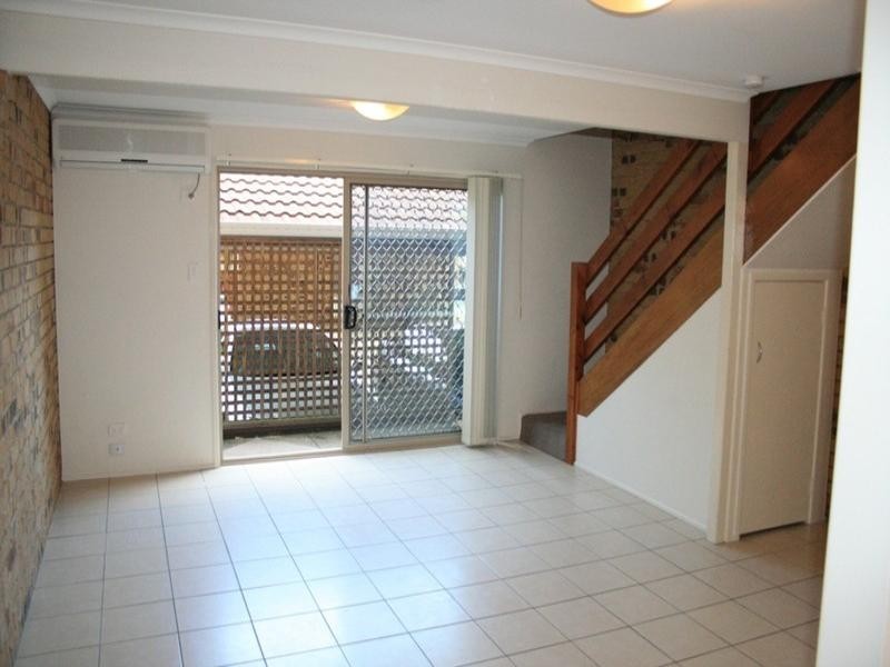 5/2 Tingi Avenue, Tanah Merah QLD 4128