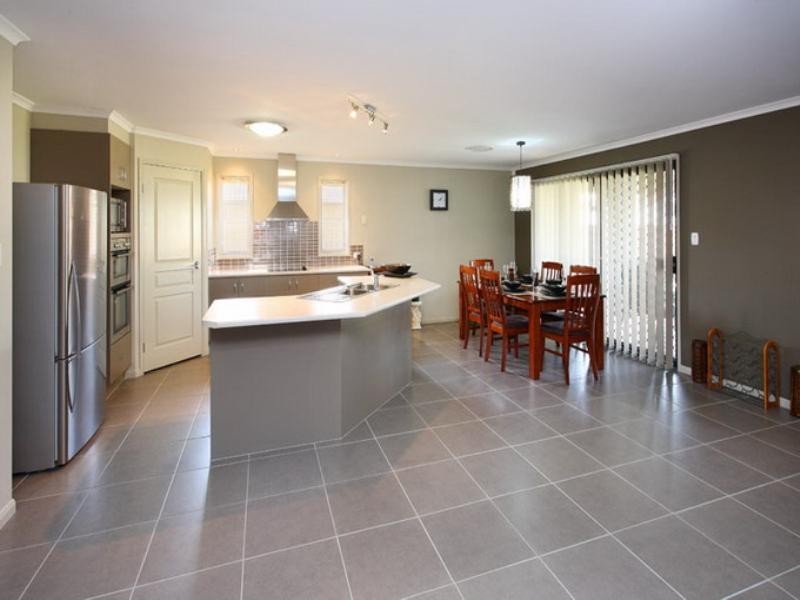 37 Sylvateere Crescent, Wakerley QLD 4154