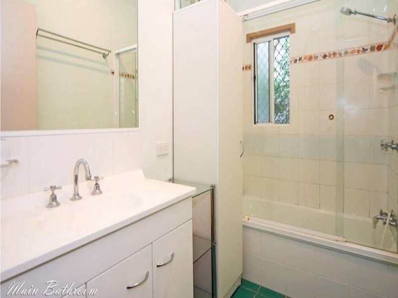 63 Blackwood Road, Manly West QLD 4179