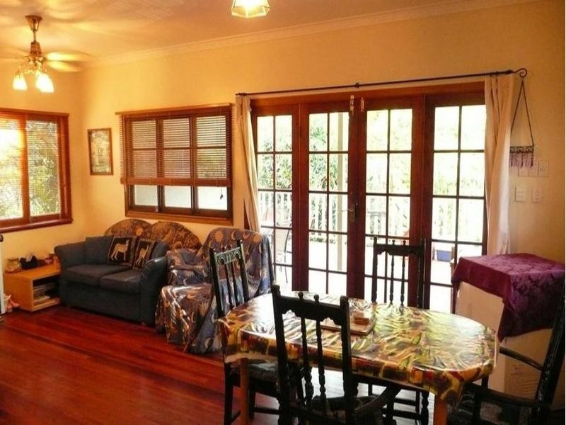 32 Bernays Road, Wynnum West QLD 4178