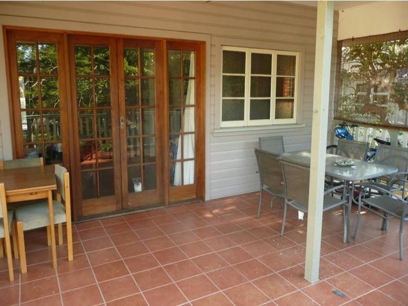 32 Bernays Road, Wynnum West QLD 4178