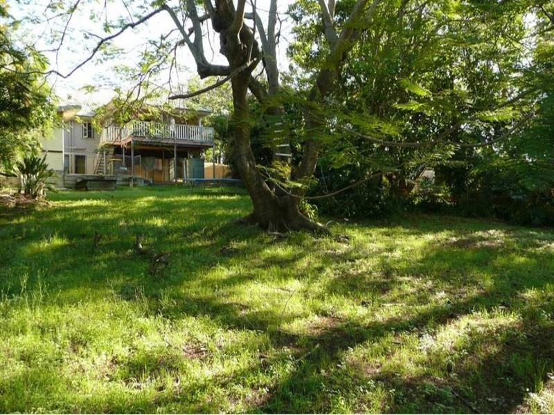 32 Bernays Road, Wynnum West QLD 4178