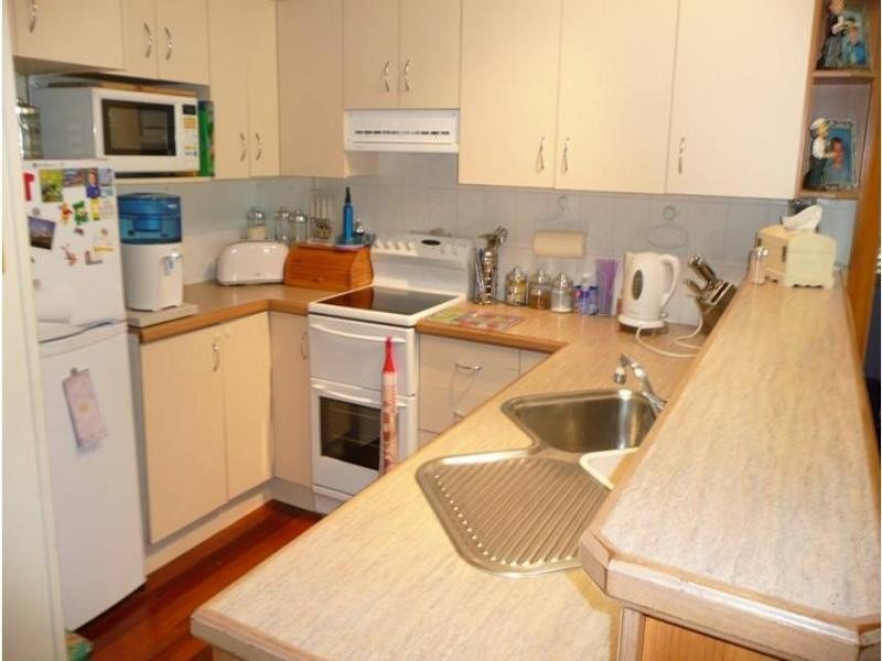 32 Bernays Road, Wynnum West QLD 4178