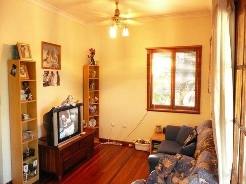 32 Bernays Road, Wynnum West QLD 4178