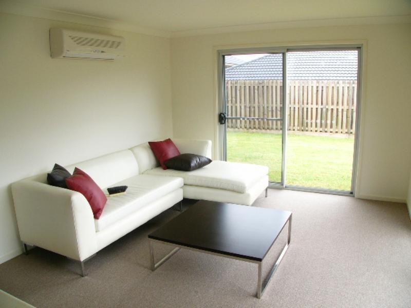 70 Matthews Way, Wakerley QLD 4154