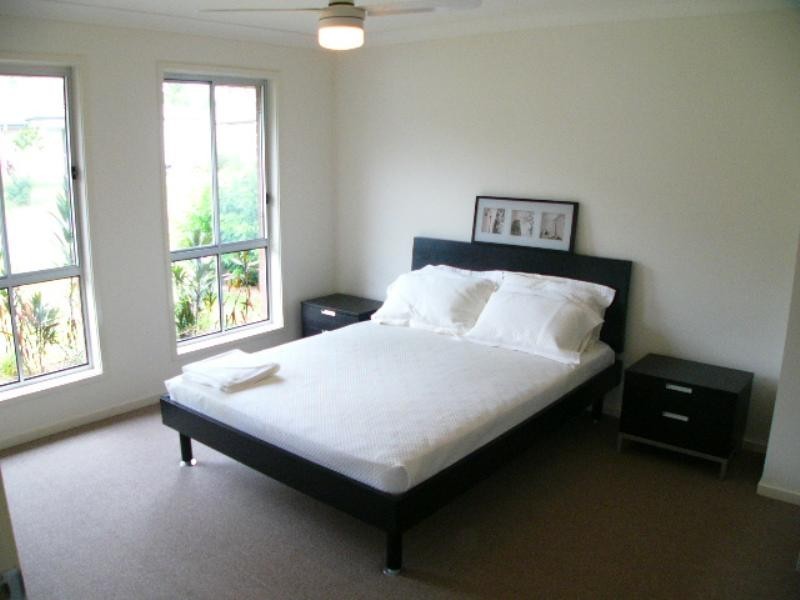 70 Matthews Way, Wakerley QLD 4154