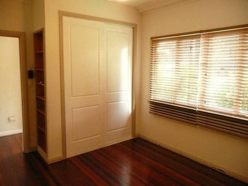 32 Bernays Road, Wynnum West QLD 4178