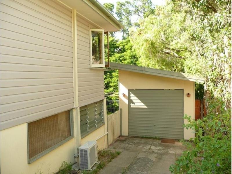 32 Bernays Road, Wynnum West QLD 4178