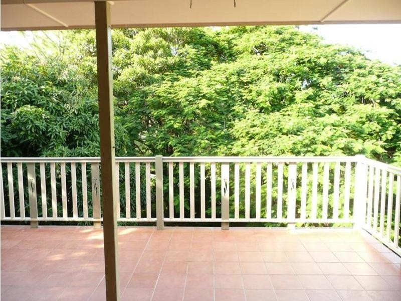32 Bernays Road, Wynnum West QLD 4178