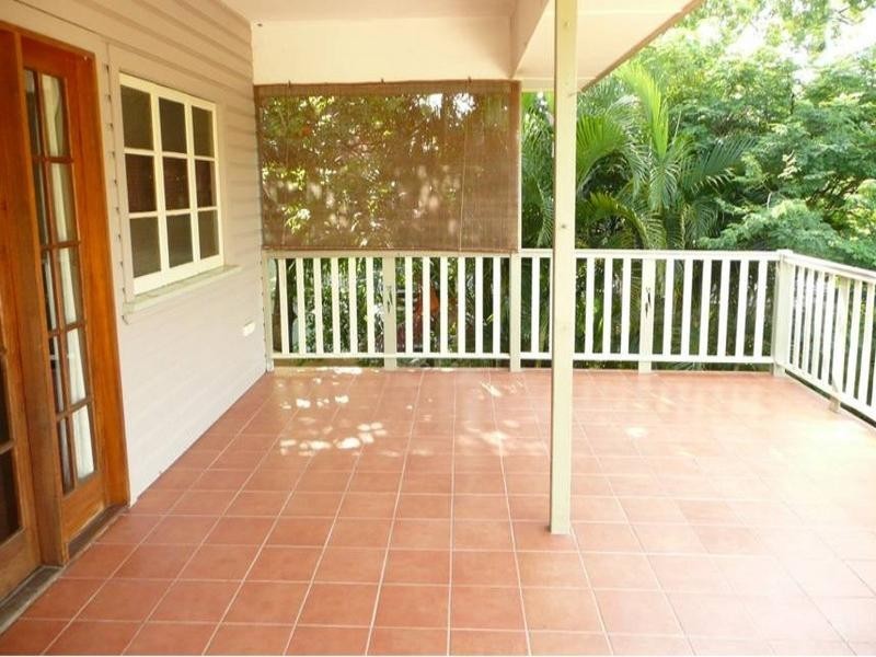 32 Bernays Road, Wynnum West QLD 4178