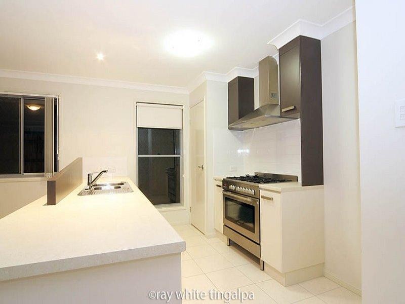 10 Rymera Cresent, Wakerley QLD 4154