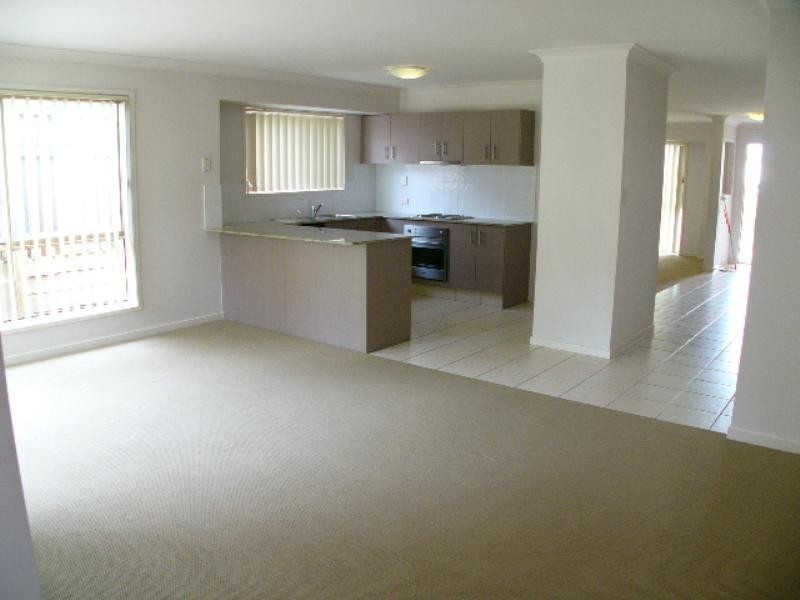 11 Lexey Crescent, Wakerley QLD 4154