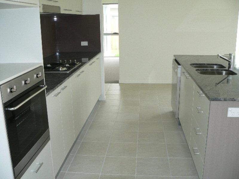 33 Watervale Parade, Wakerley QLD 4154