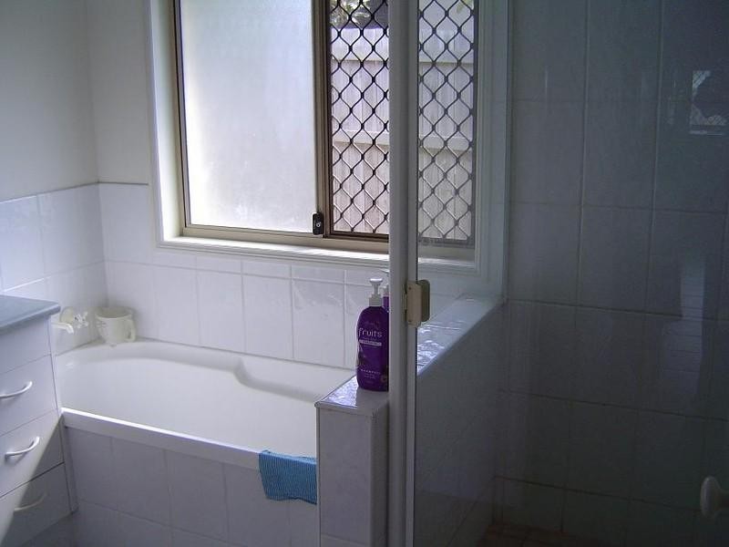 8 Phillips Place, Wakerley QLD 4154