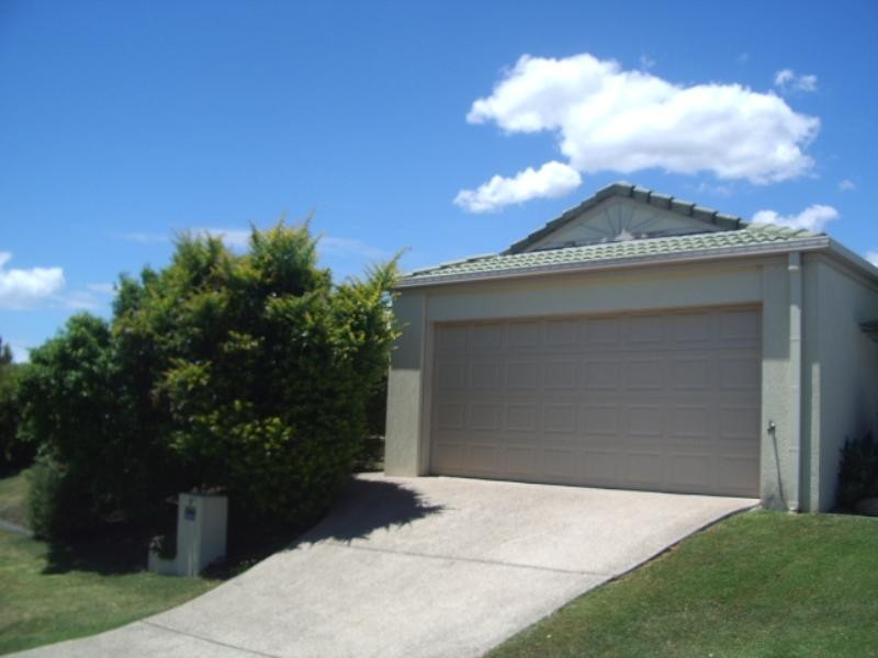 8 Phillips Place, Wakerley QLD 4154