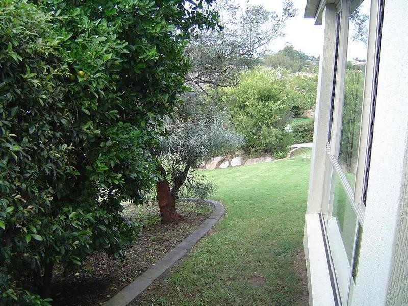 8 Phillips Place, Wakerley QLD 4154