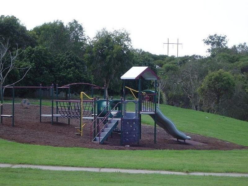 8 Phillips Place, Wakerley QLD 4154