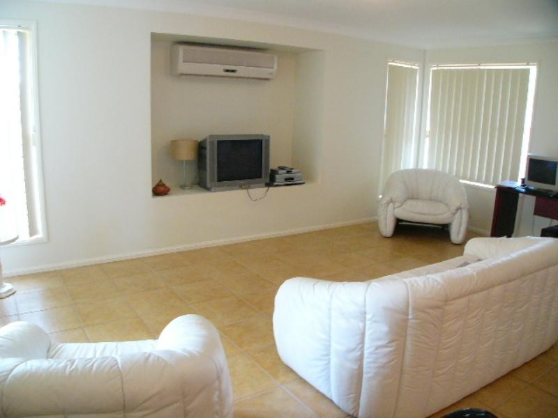 25 Lexey Crescent, Wakerley QLD 4154