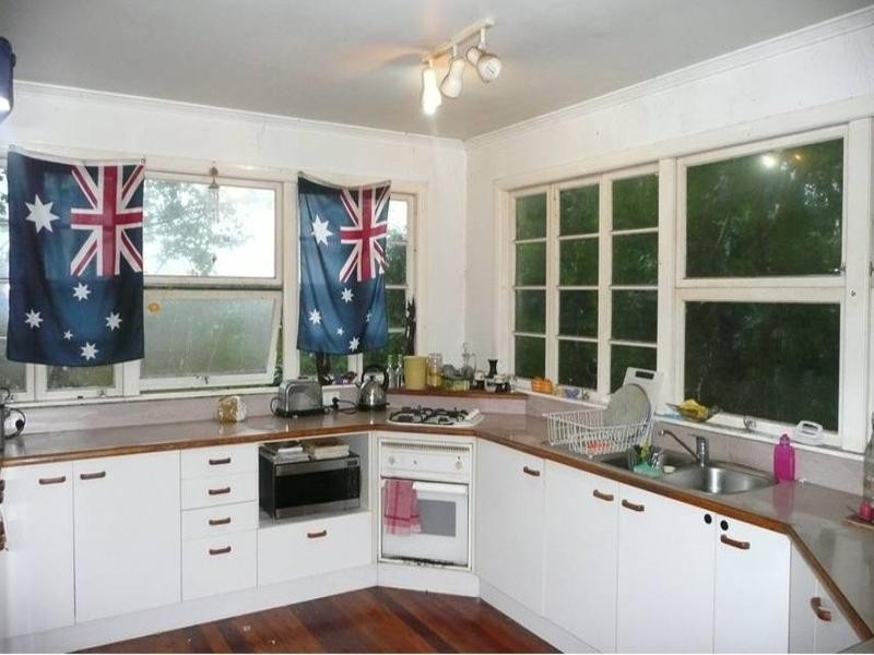 28 Bernays Road, Wynnum West QLD 4178