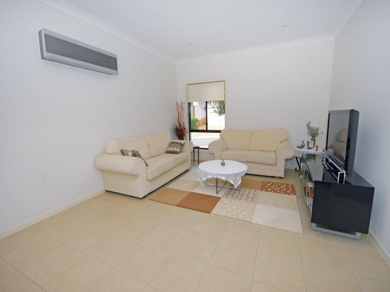 16 Hillcroft Place, Belmont QLD 4153