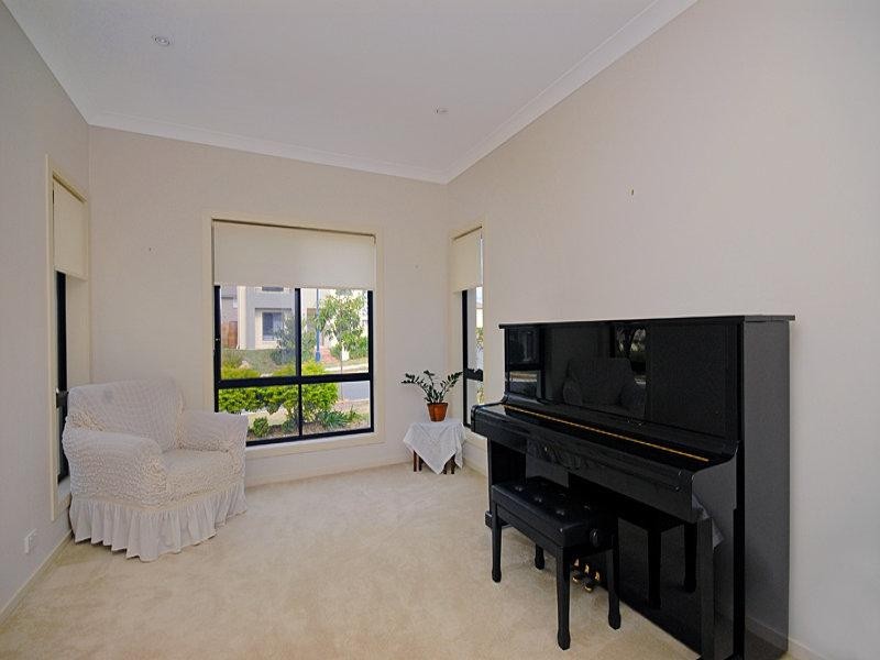 16 Hillcroft Place, Belmont QLD 4153