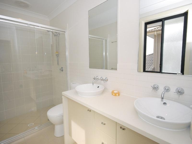 16 Hillcroft Place, Belmont QLD 4153