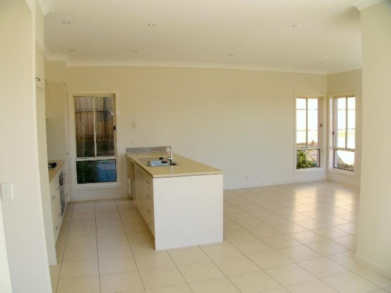 27 Hillcroft Place, Belmont QLD 4153