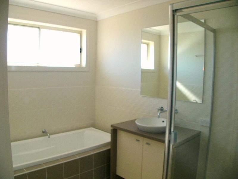 27 Hillcroft Place, Belmont QLD 4153