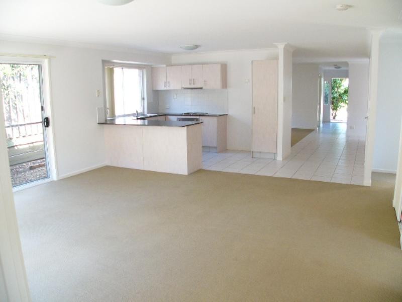 9 Lexey Crescent, Wakerley QLD 4154