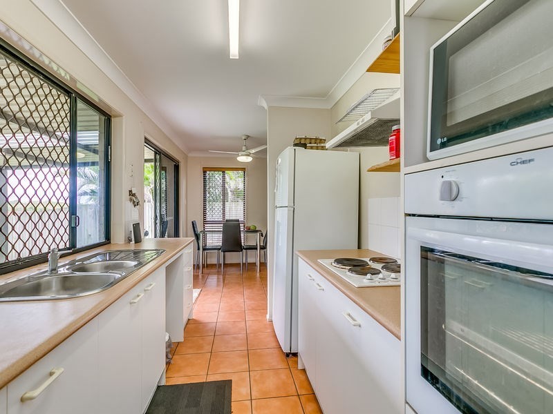 28 Underwood Street, Wakerley QLD 4154